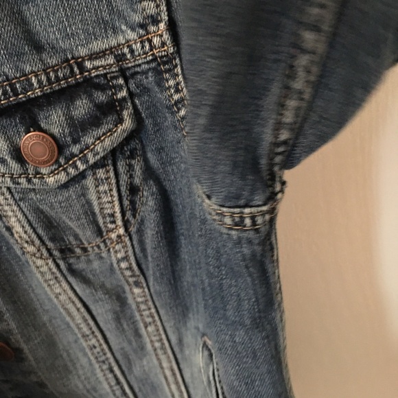 American Eagle Jean Jacket - Picture 5 of 10